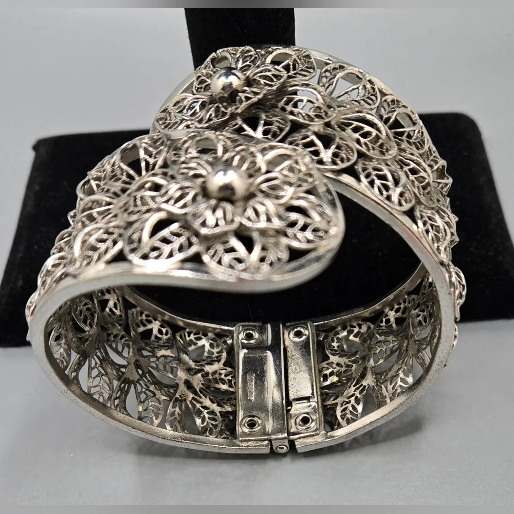 Vargus Floral Filigree Hinged Bangle Bracelet Offset Silver Tone Sz 6-7 - Picture 3 of 5
